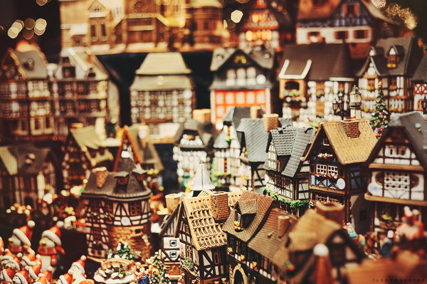 Những món đồ lưu niệm Giáng sinh được bày bán ở khắp mọi nơi.