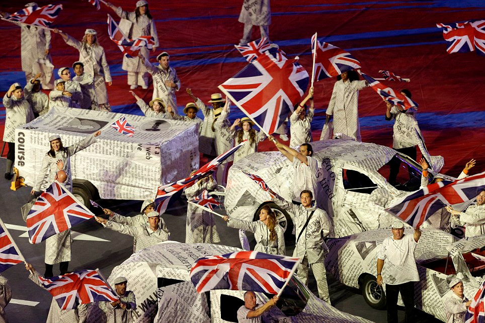 Lá cờ Anh xuất hiện tại buổi lễ bế mạc