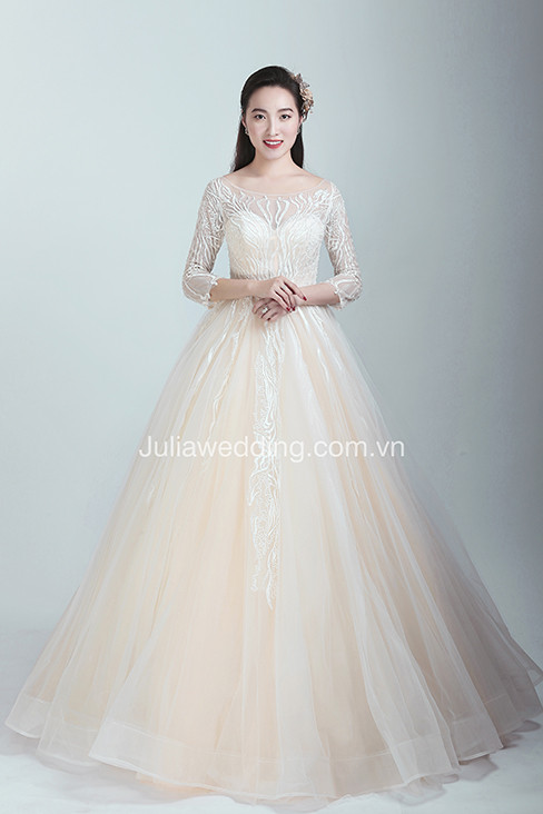 Quỳnh Cool và 'hai cô gái trong Thành phố' khoe váy cưới 2019 ảnh 12