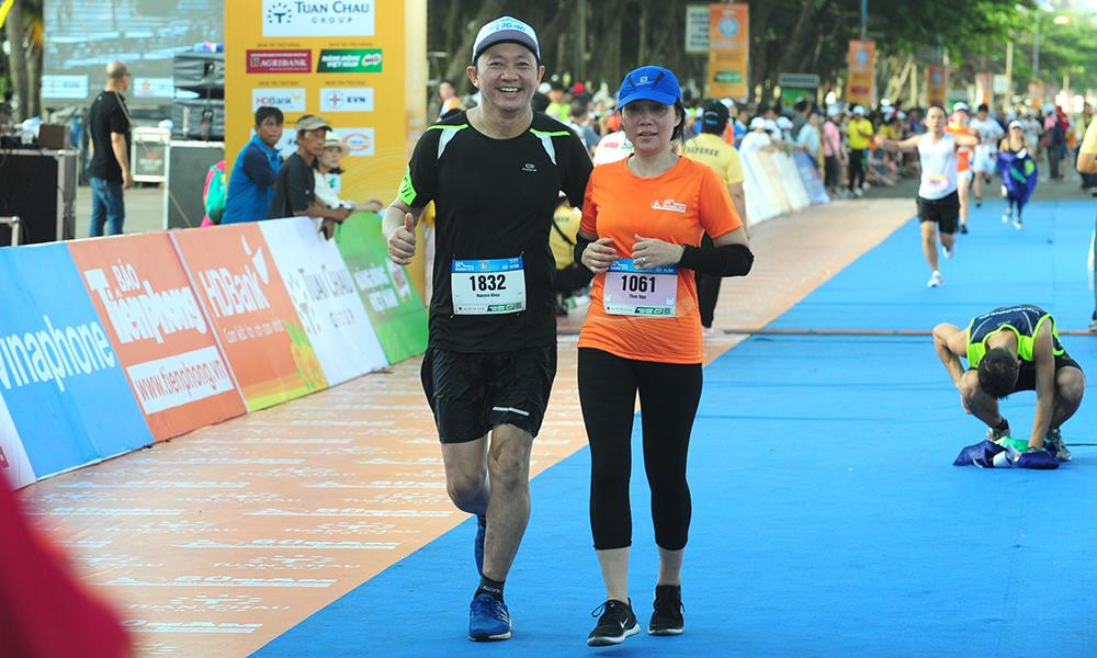 Những hình ảnh 'đốn tim' trên đường chạy marathon Tiền Phong ảnh 14