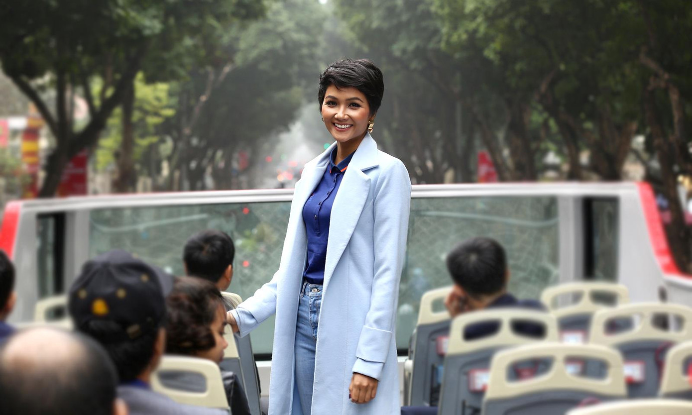 Hoa hậu H'hen Niê duyên dáng trong hành trình Tri ân tại Hà Nội ảnh 4