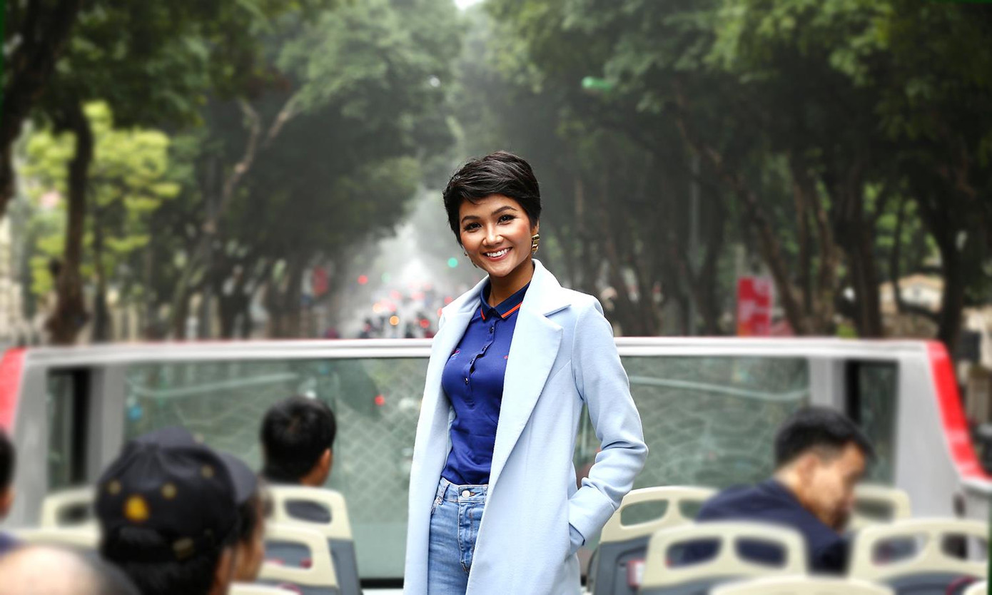 Hoa hậu H'hen Niê duyên dáng trong hành trình Tri ân tại Hà Nội ảnh 5