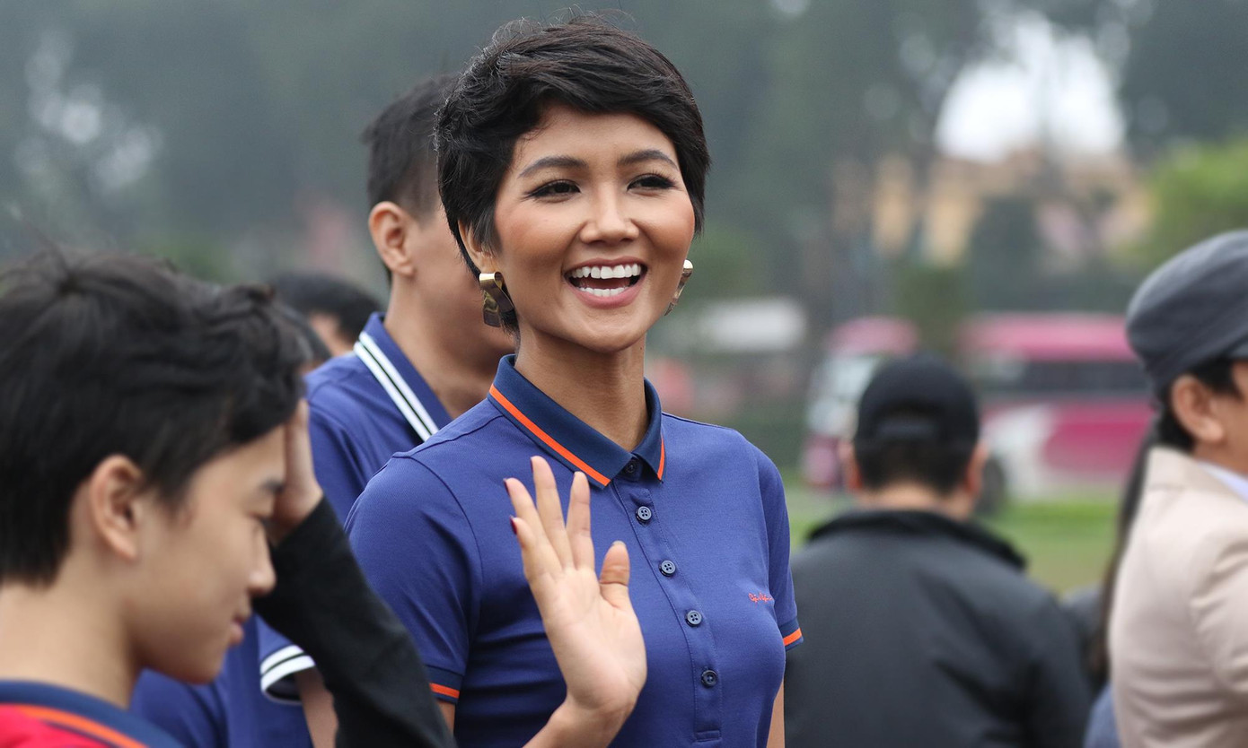 Hoa hậu H'hen Niê duyên dáng trong hành trình Tri ân tại Hà Nội ảnh 11