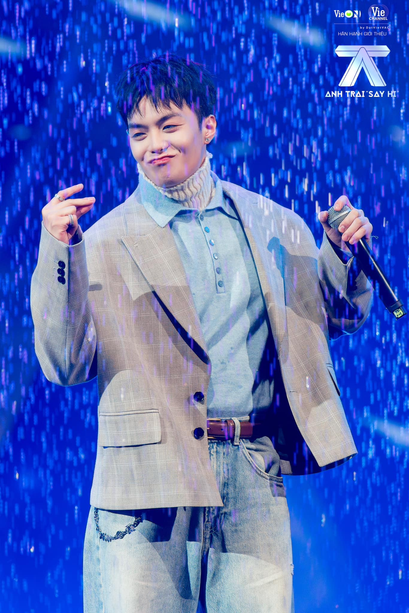 Sau ồn ào phát ngôn, Negav rút khỏi concert 2 Anh trai say hi. Sau ồn ào phát ngôn, Negav rút khỏi concert 2 Anh trai say hi.