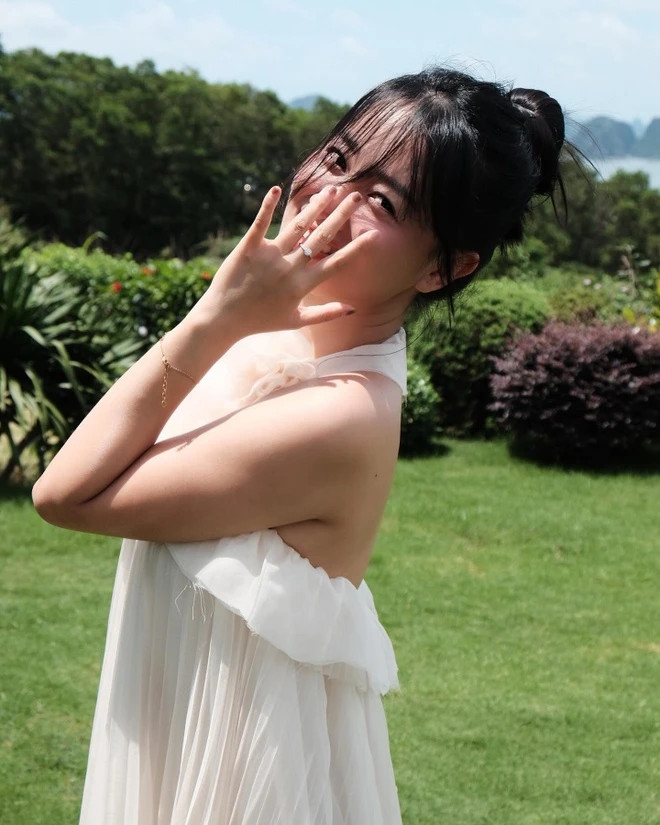 Quỳnh Chi hạn chế chia sẻ thông tin về bạn đời. Quỳnh Chi hạn chế chia sẻ thông tin về bạn đời.