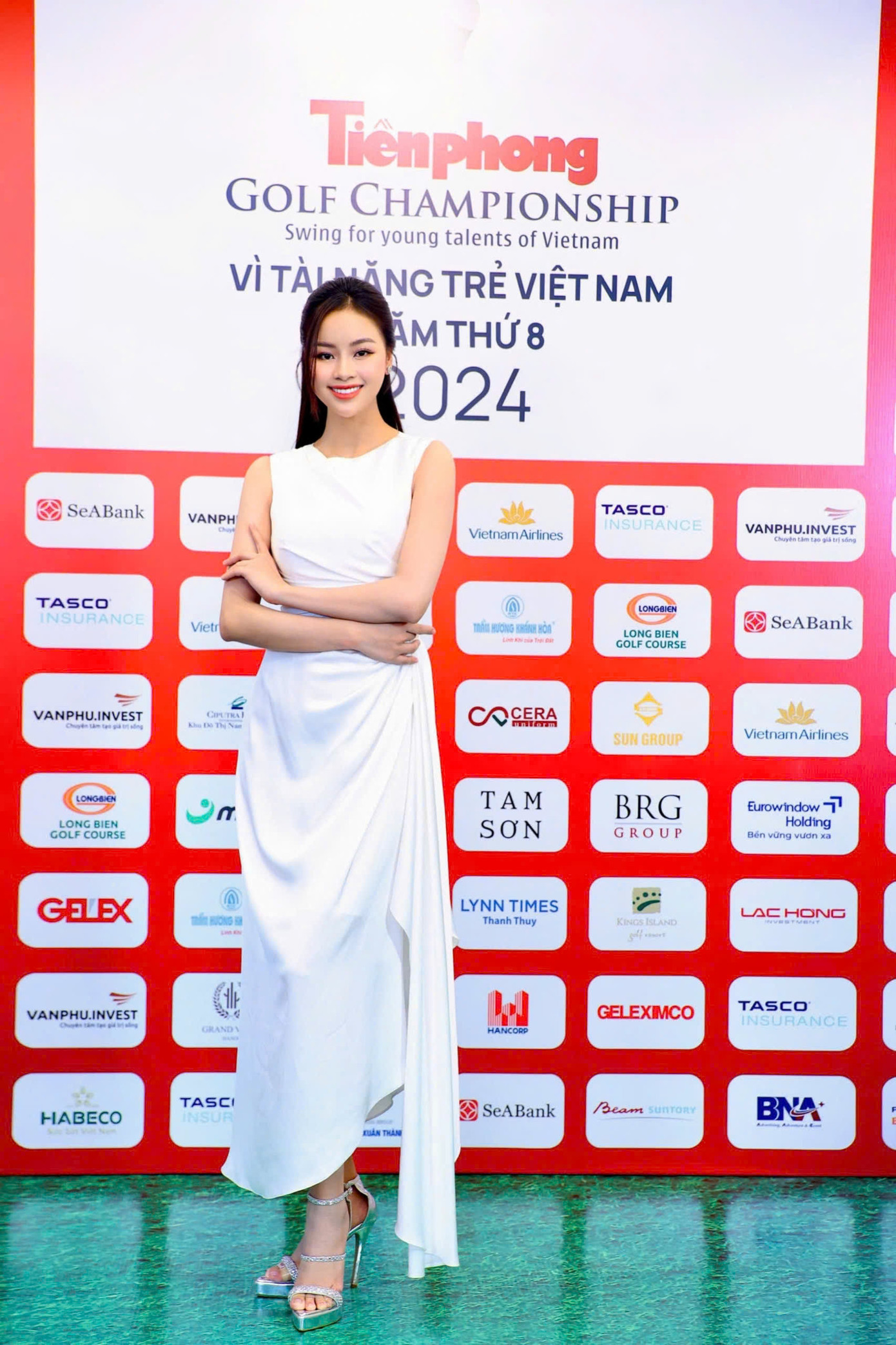 Sáng 15/10, họp báo Tiền Phong Golf Championship - Vì Tài năng trẻ Việt Nam diễn ra tại Hà Nội. Tham dự họp báo có Á hậu Miss World Vietnam 2023 - Đào Hiền, Top 10 Hoa hậu Hoàn vũ Việt Nam 2017 - Nguyễn Ngọc Nữ, Top 10 Hoa hậu Hoàn vũ Việt Nam 2017 - Kim Trà My.