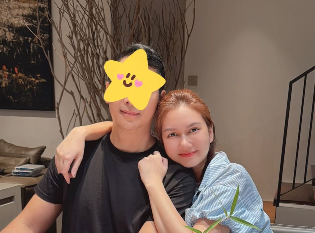 Hương Giang chưa tiết lộ diện mạo bạn trai mới. Hương Giang chưa tiết lộ diện mạo bạn trai mới.