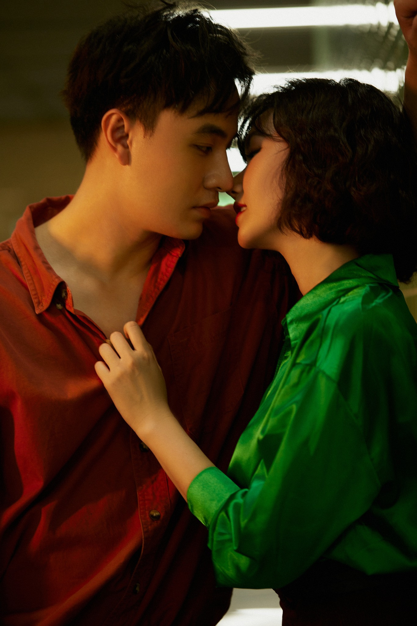 Những hình ảnh tình cảm của Hương Giang và Quang Trọng gây hiểu lầm cặp đôi đang hẹn hò, sống chung. Những hình ảnh tình cảm của Hương Giang và Quang Trọng gây hiểu lầm cặp đôi đang hẹn hò, sống chung.