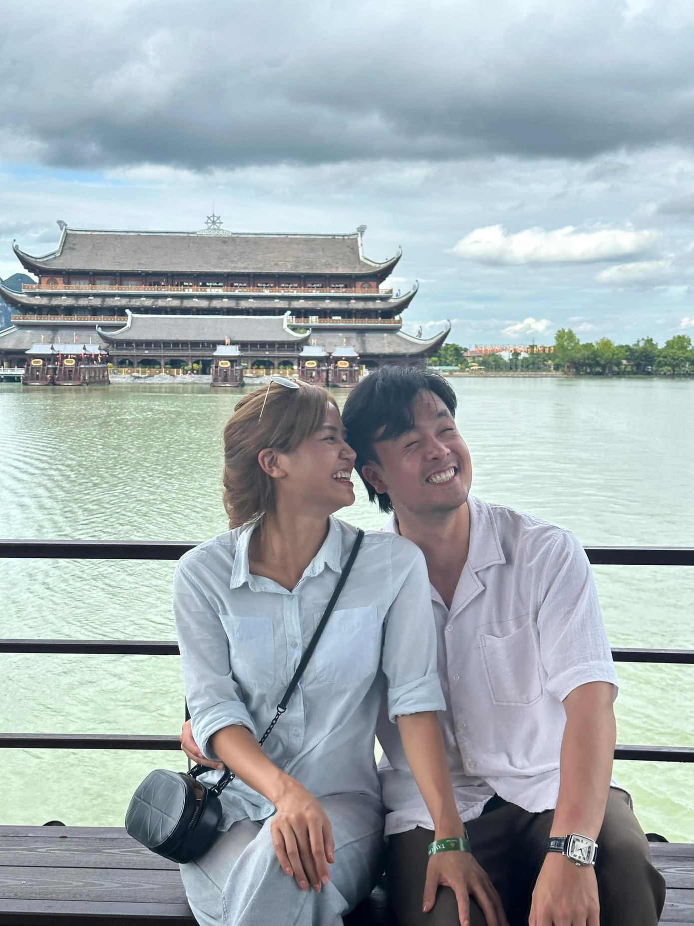 So với bạn trai, sự nghiệp của Anh Đào có phần khởi sắc hơn. Tuy nhiên, nữ diễn viên luôn khẳng định thành công của mình có sự hỗ trợ lớn từ Anh Tuấn. Hơn nữa, vì làm cùng nghề, cả hai có sự chia sẻ và cảm thông cho nhau.