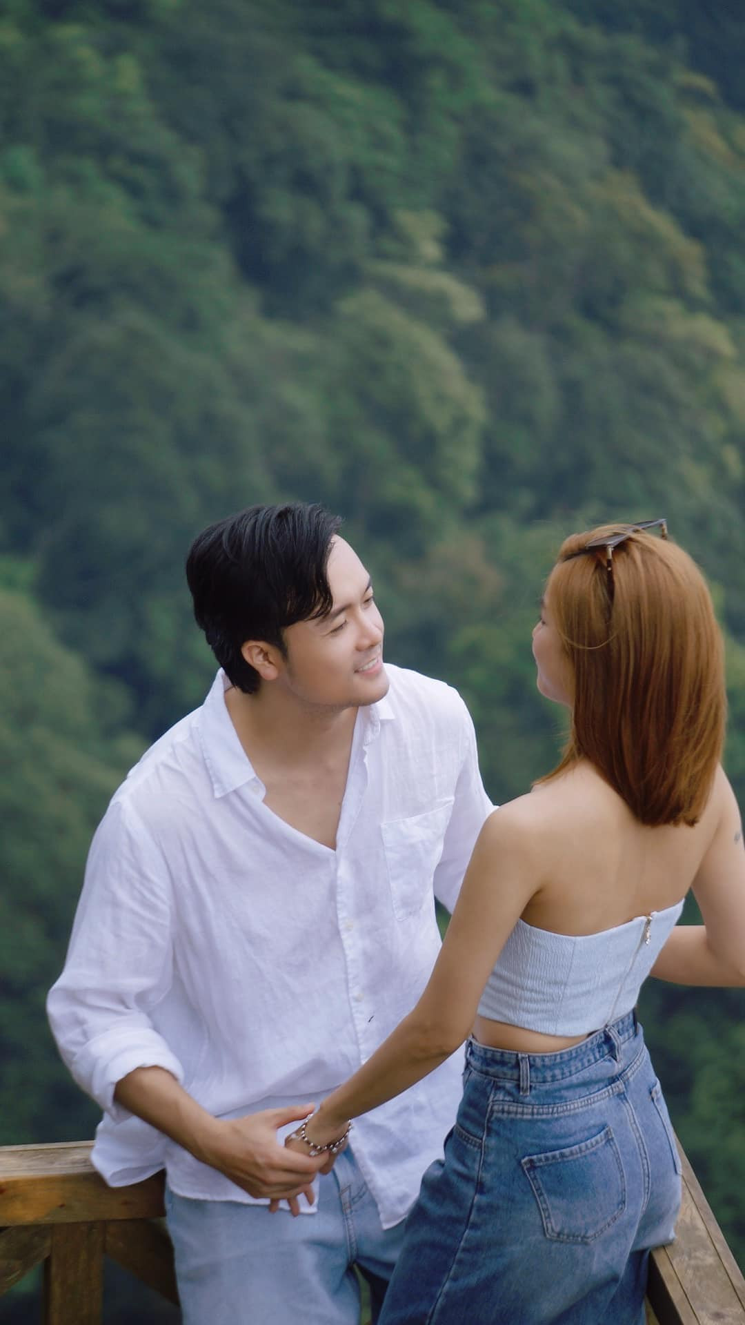 Anh Đào và Anh Tuấn công khai hẹn hò 4 năm qua. Cặp đôi thường xuyên chia sẻ những hình ảnh đời thường và clip bên nhau.