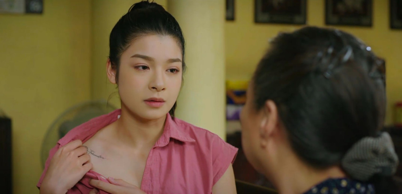 Lặp lại một kiểu tóc và phong cách thời trang, tạo hình nhân vật Trang bị chê nhàm chán. Lặp lại một kiểu tóc và phong cách thời trang, tạo hình nhân vật Trang bị chê nhàm chán.