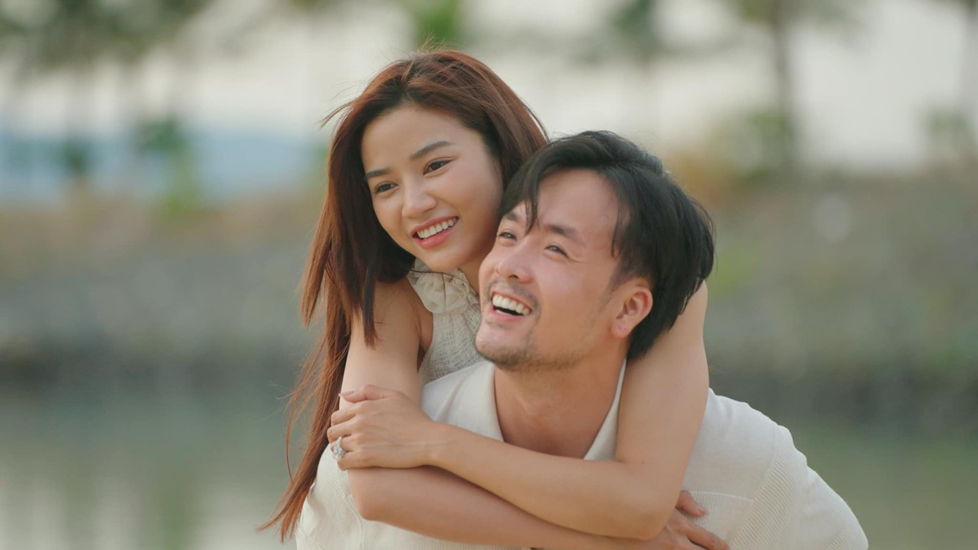 Đúng một tháng sau khi Anh Đào đồng ý nhận lời cầu hôn của bạn trai ở Nha Trang, họ mới công khai với khán giả tối 11/10. Đây được xem là cái kết đẹp của Anh Đào và Anh Tuấn sau 4 năm bên nhau.