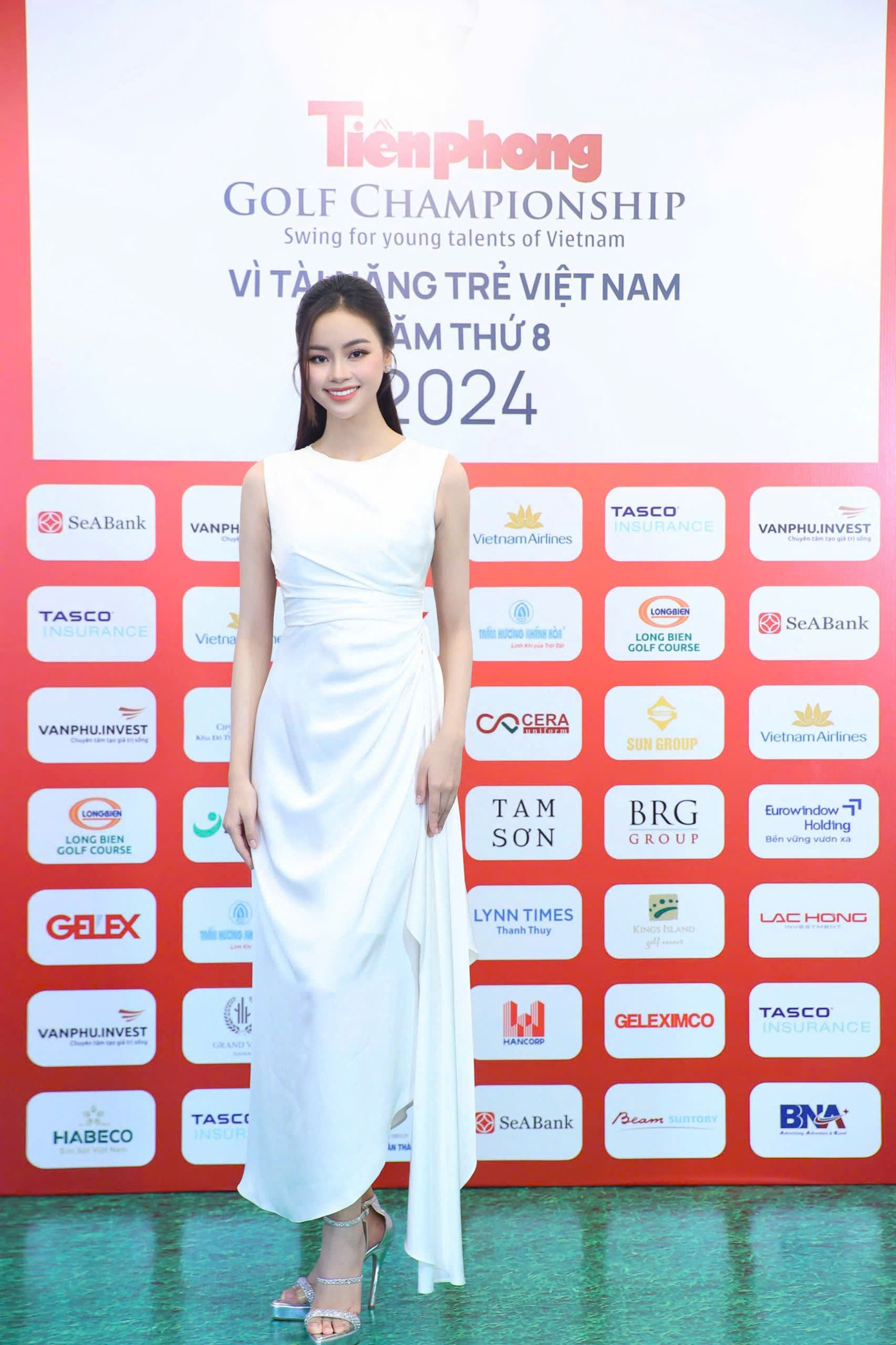 Sáng 15/10, họp báo Tiền Phong Golf Championship - Vì Tài năng trẻ Việt Nam diễn ra tại Hà Nội. Tham dự họp báo có Á hậu Miss World Vietnam 2023 - Đào Hiền, Top 10 Hoa hậu Hoàn vũ Việt Nam 2017 - Nguyễn Ngọc Nữ, Top 10 Hoa hậu Hoàn vũ Việt Nam 2017 - Kim Trà My.