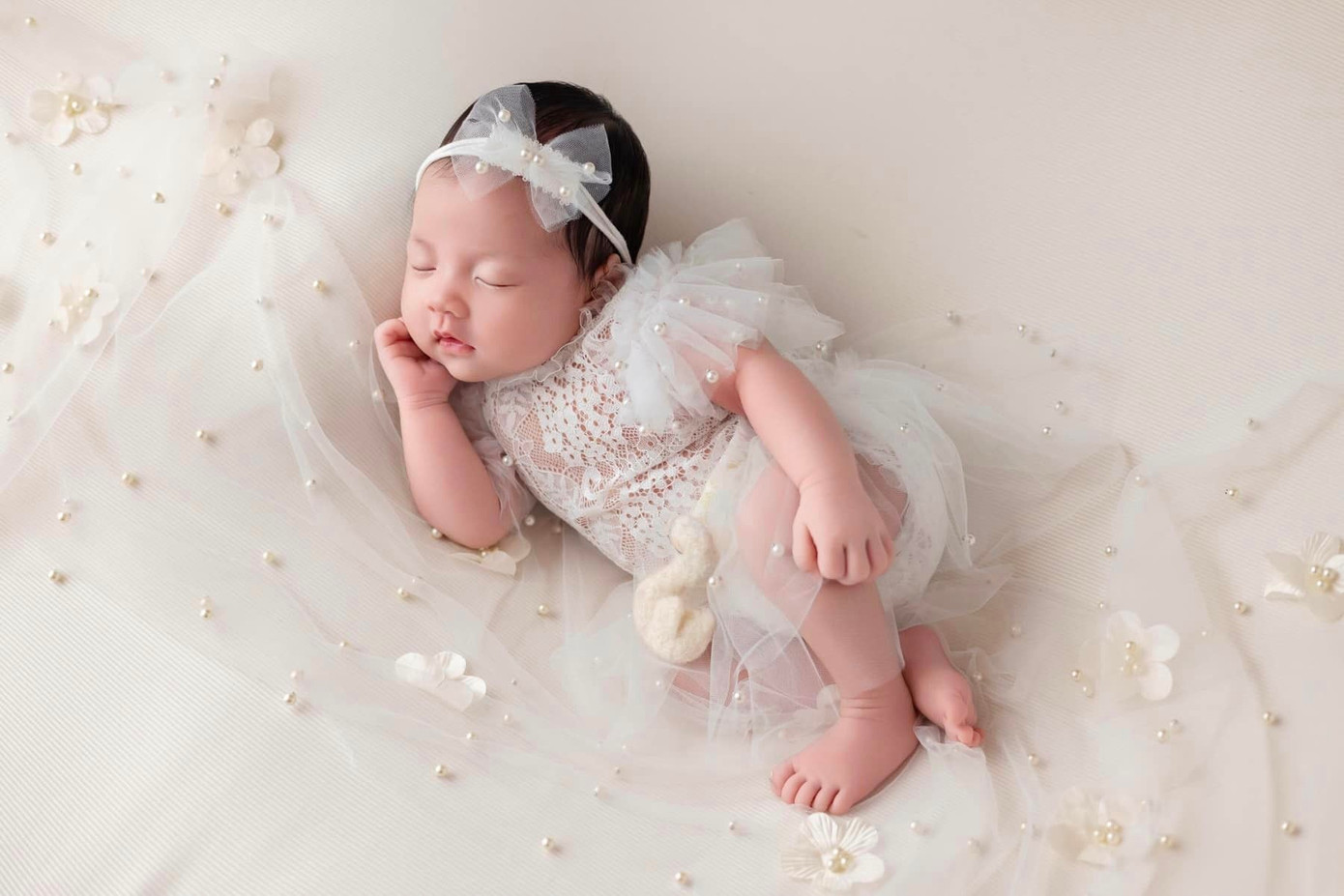 Một số khoảnh khắc của 3 con được Hoa hậu Đặng Thu Thảo chia sẻ.