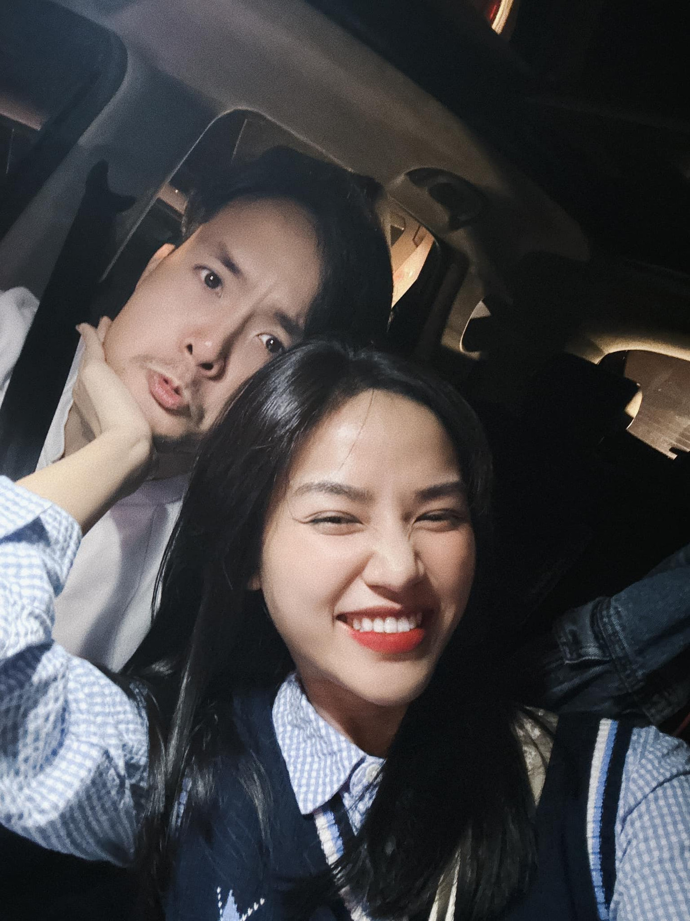 Anh Tuấn sinh năm 1993, quê ở Phú Thọ, có chiều cao 1,84 m. Anh tốt nghiệp khoa Diễn viên Truyền hình tại Đại học Sân khấu Điện ảnh Hà Nội. Hiện anh hoạt động ở sân khấu kịch, người mẫu và từng góp mặt trong nhiều MV, TVC quảng cáo...