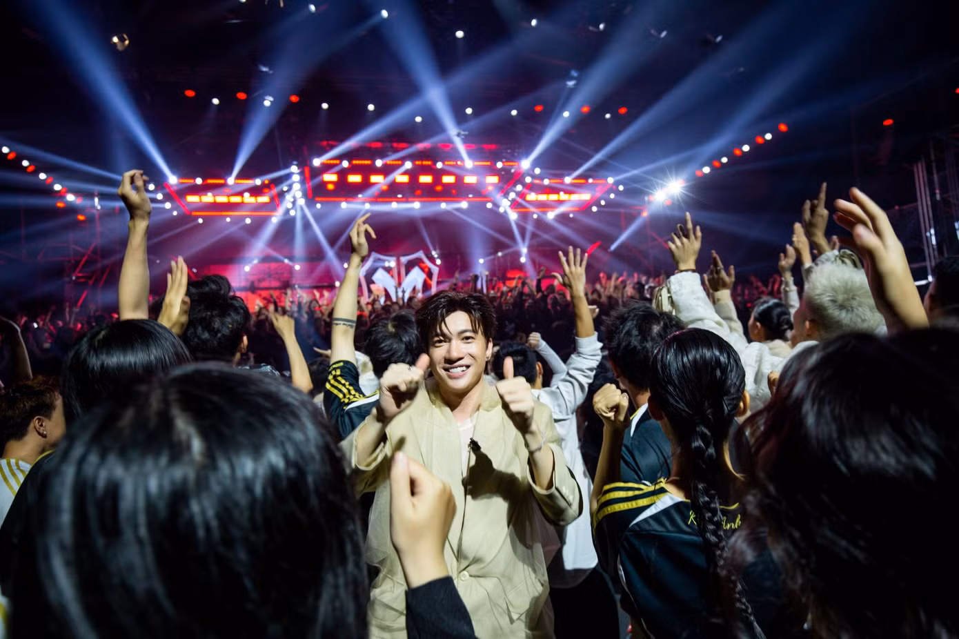 Tại Concert Anh trai vượt ngàn chông gai, S.T Sơn Thạch nhận giải Anh tài Ấm áp do khán giả bình chọn.