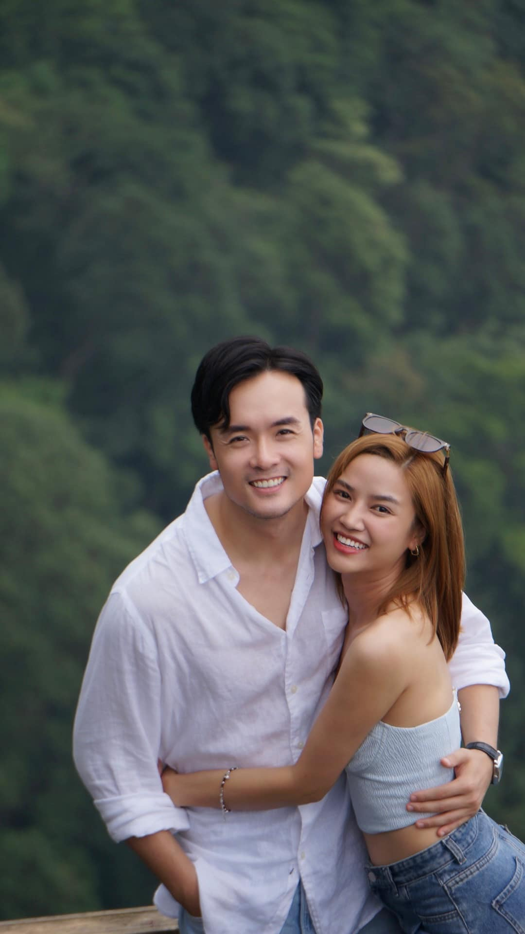 Anh Đào và Anh Tuấn công khai hẹn hò 4 năm qua. Cặp đôi thường xuyên chia sẻ những hình ảnh đời thường và clip bên nhau.