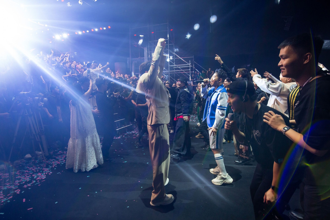 Tại Concert Anh trai vượt ngàn chông gai, S.T Sơn Thạch nhận giải Anh tài Ấm áp do khán giả bình chọn.