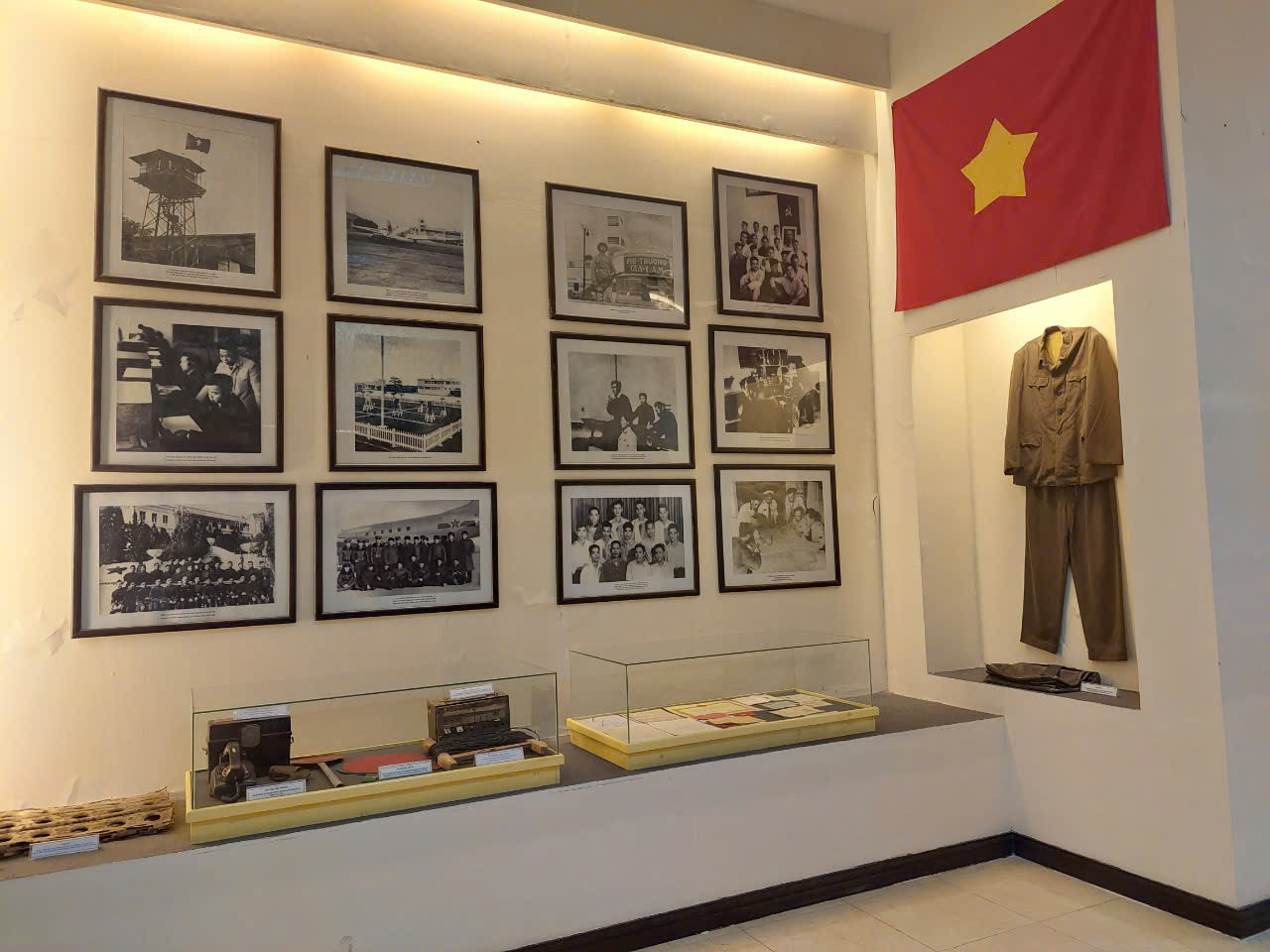 Gian trưng bày sự kiện tiếp quản sân bay Gia Lâm tại Bảo tàng Hàng không.