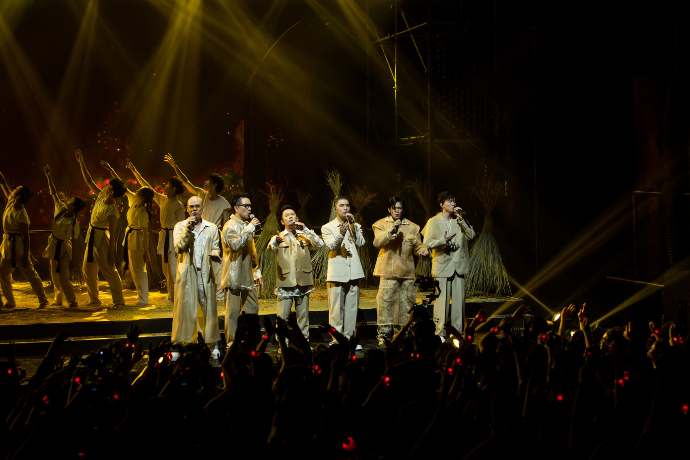 Tại Concert Anh trai vượt ngàn chông gai, S.T Sơn Thạch nhận giải Anh tài Ấm áp do khán giả bình chọn.