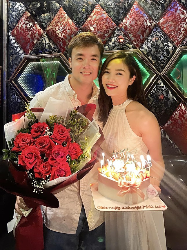 Theo Anh Đào, cô và bạn trai Anh Tuấn nên duyên khi cả hai về chung sân khấu Lệ Ngọc. Mọi thứ đến nhẹ nhàng vì hai người cùng cô đơn tìm đến nhau. Nữ diễn viên nhấn mạnh cô không chỉ có một người để yêu mà còn có bạn đồng hành trên con đường làm nghề.