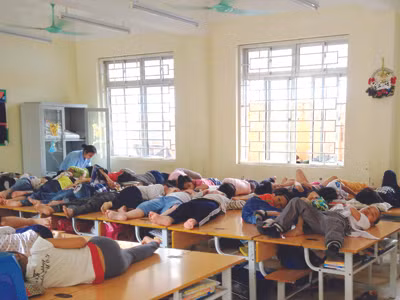 Trong lớp ngột ngạt