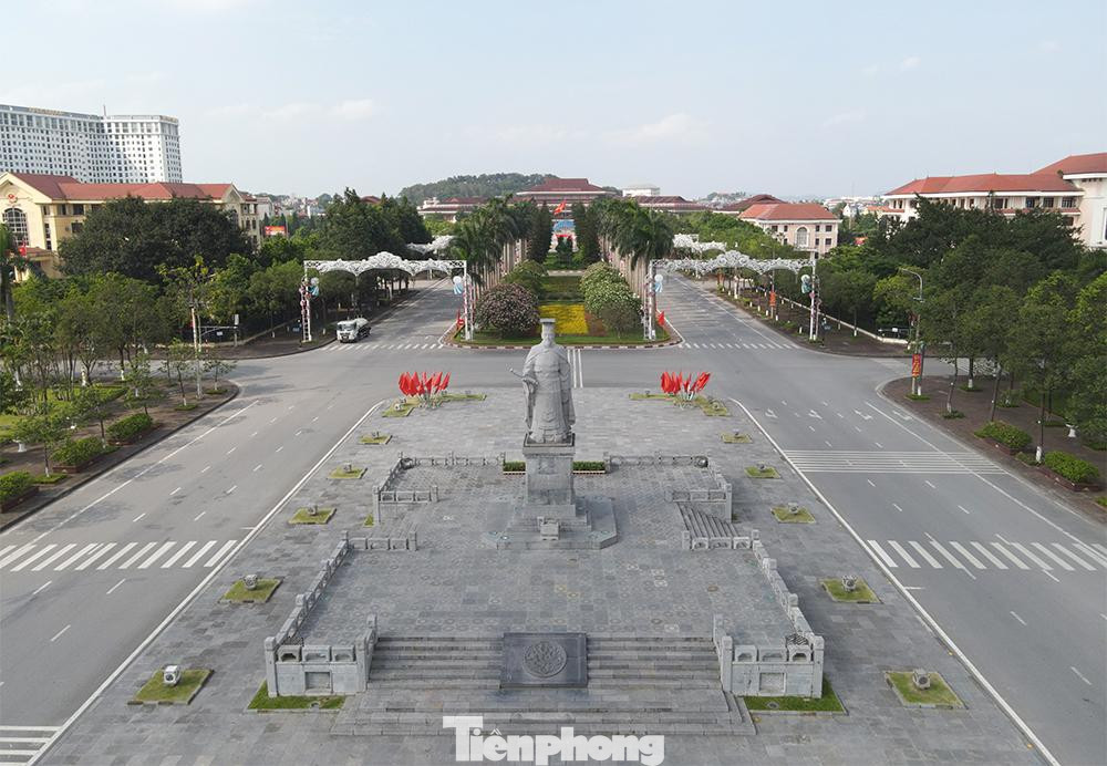 Cụ thể, một số khu vực tại Bắc Ninh sẽ bầu cử vào thứ 7 ngày 22-5 thay vì ngày 23-5: Tổ bầu cử số 7 thuộc phường Suối Hoa và tổ bầu cử số 7 thuộc phường Hạp Lĩnh (thuộc TP Bắc Ninh).