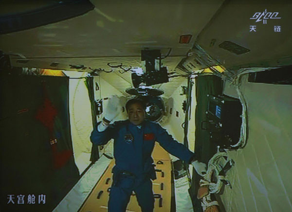 Jing Haipeng, chỉ huy trưởng của phi hành đoàn tàu vũ trụ có người lái Thần Châu 9 trên quỹ đạo