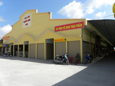 Chợ Quới Sơn hoang vắng từ ngày khánh thành. ẢNH: CHÂU THÀNH. Chợ Quới Sơn hoang vắng từ ngày khánh thành. ẢNH: CHÂU THÀNH