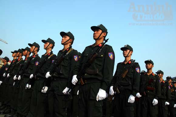 Lực lượng CSCĐ trong buổi lễ đón nhận danh hiệu Anh hùng LLVT nhân dân của Học viện CSND