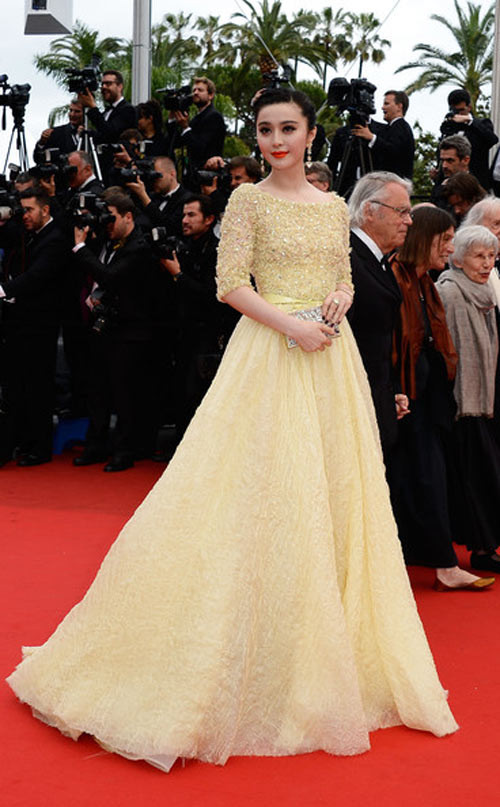 Trong những năm sau đó nữ diễn viên rất chuộng những bộ cánh Elie Saab trên thảm đỏ, tuy nhiên bị đánh giá là có phần nhàm chán