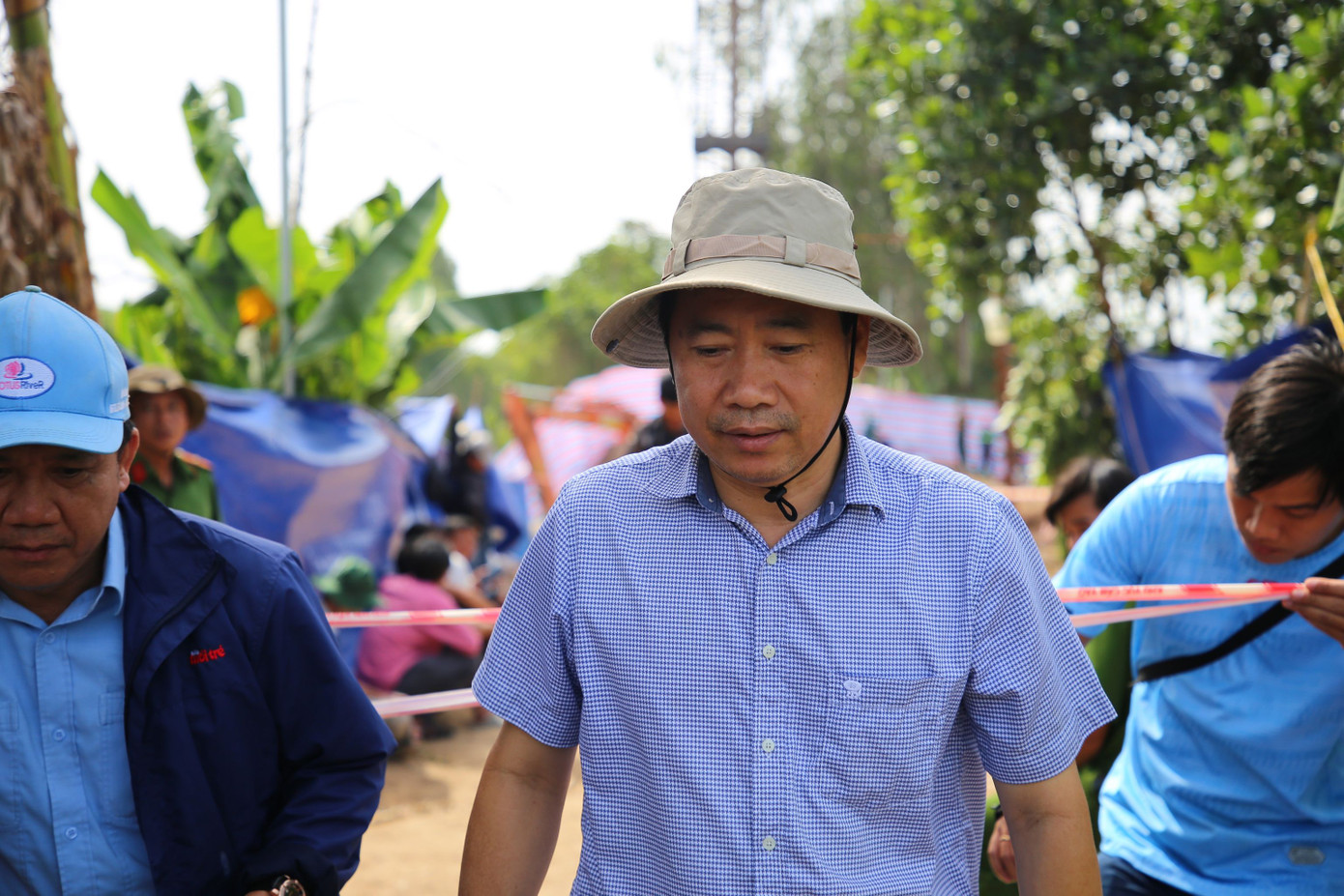 Ông Phạm Thiện Nghĩa - Chủ tịch UBND tỉnh Đồng Tháp - đến hiện trường.