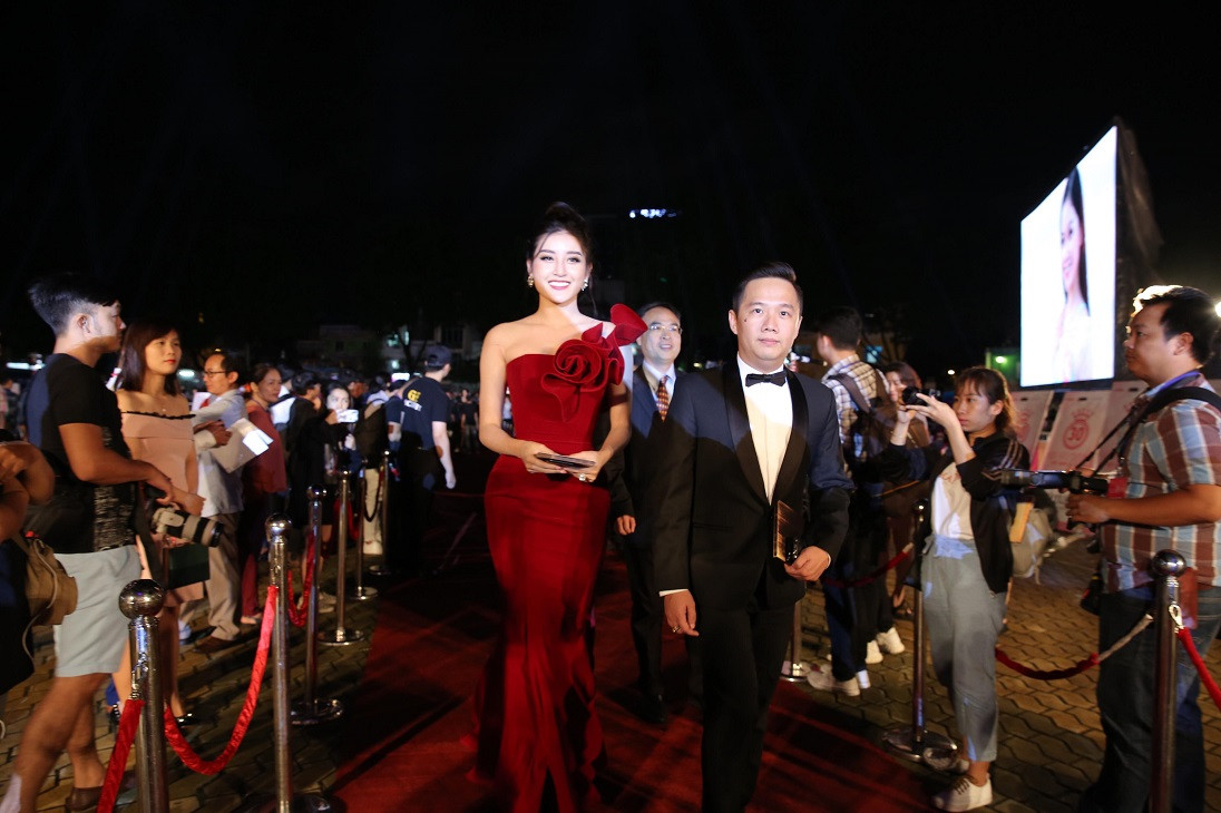 Cô gái 18 tuổi Trần Tiểu Vy đăng quang Hoa hậu Việt Nam 2018 ảnh 35