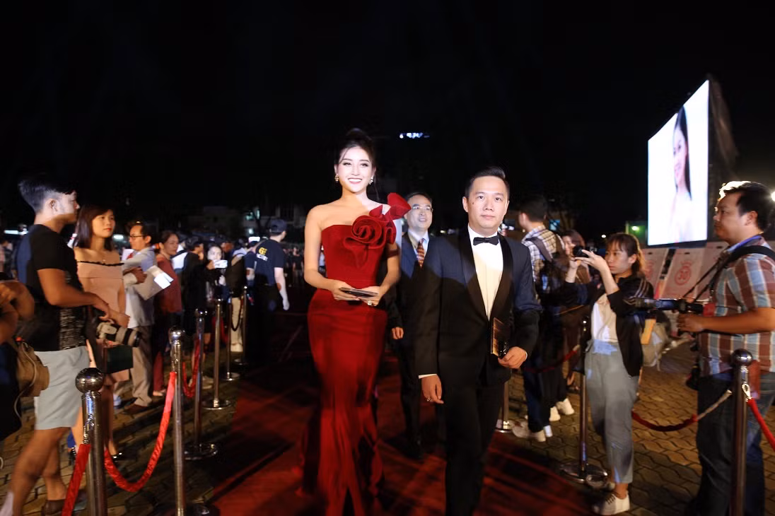 Cô gái 18 tuổi Trần Tiểu Vy đăng quang Hoa hậu Việt Nam 2018 ảnh 35