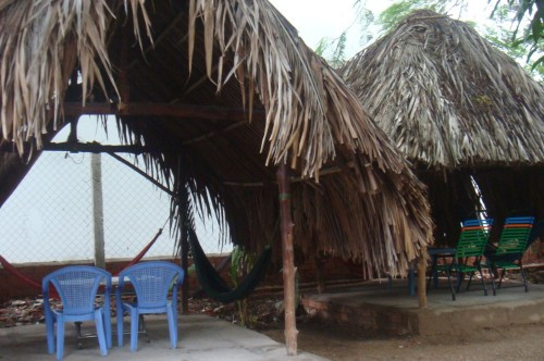 Khi không còn nhan sắc, các cô dạt về vùng ven