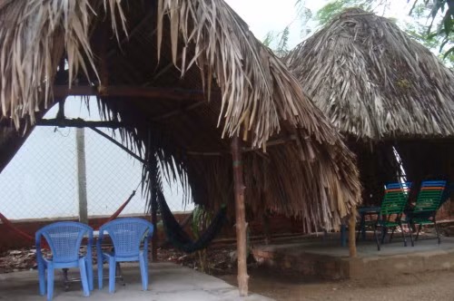 Khi không còn nhan sắc, các cô dạt về vùng ven