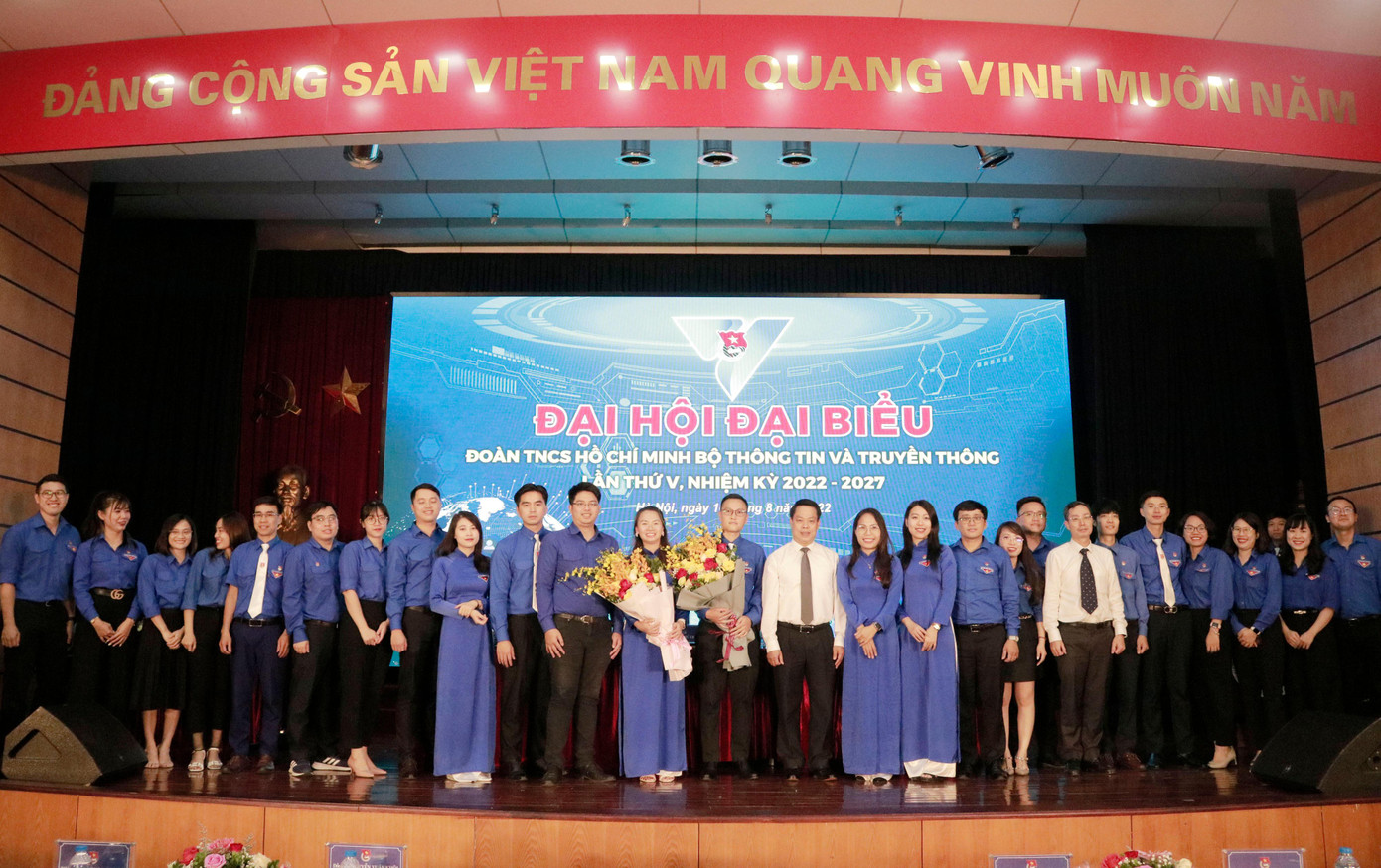 BCH Đoàn Bộ TT&TT nhiệm kỳ 2022 - 2027 ra mắt tại Đại hội BCH Đoàn Bộ TT&TT nhiệm kỳ 2022 - 2027 ra mắt tại Đại hội