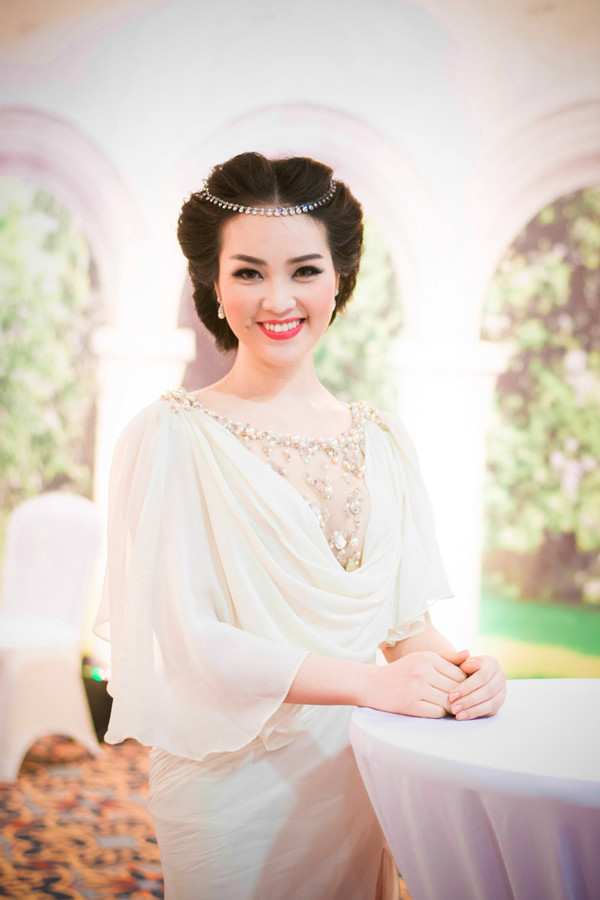 Á hậu Thụy Vân hóa 'nữ thần' Hy Lạp xinh đẹp ảnh 1