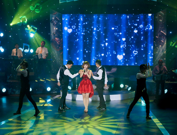 Trà My Idol xinh như búp bê với váy đỏ ảnh 6