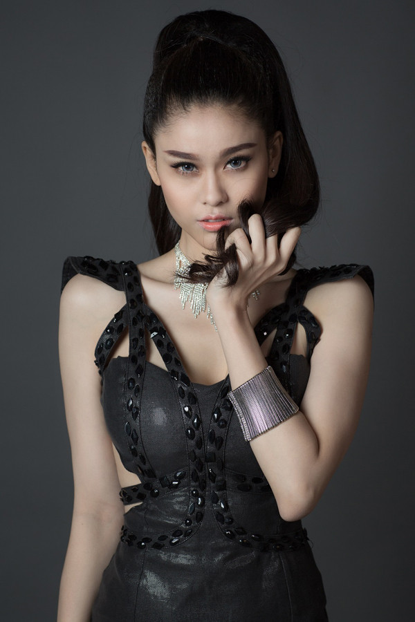 Trương Quỳnh Anh đắt show nhờ sexy 'nặng đô' hơn ảnh 9