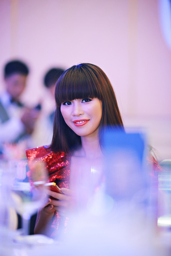 Hà Anh mặc váy lưới mỏng tang, lấp ló body nóng bỏng ảnh 6