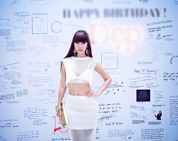 Hà Anh mặc váy lưới mỏng tang, lấp ló body nóng bỏng ảnh 3