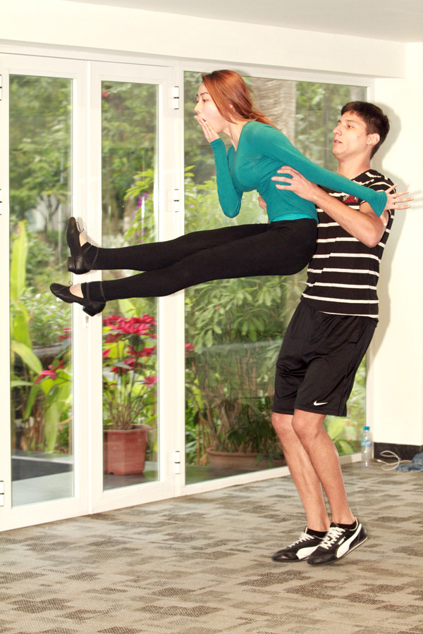 Ngân Khánh đưa bạn nhảy hotboy đi du lịch Hà Nội ảnh 5