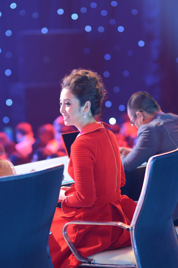 Jennifer Phạm lộng lẫy với đầm dạ hội kiểu cổ điển ảnh 9