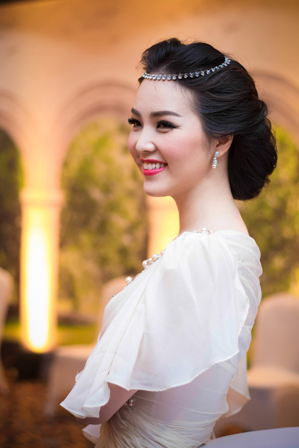 Á hậu Thụy Vân hóa 'nữ thần' Hy Lạp xinh đẹp ảnh 4