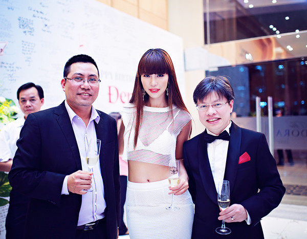 Hà Anh mặc váy lưới mỏng tang, lấp ló body nóng bỏng ảnh 9