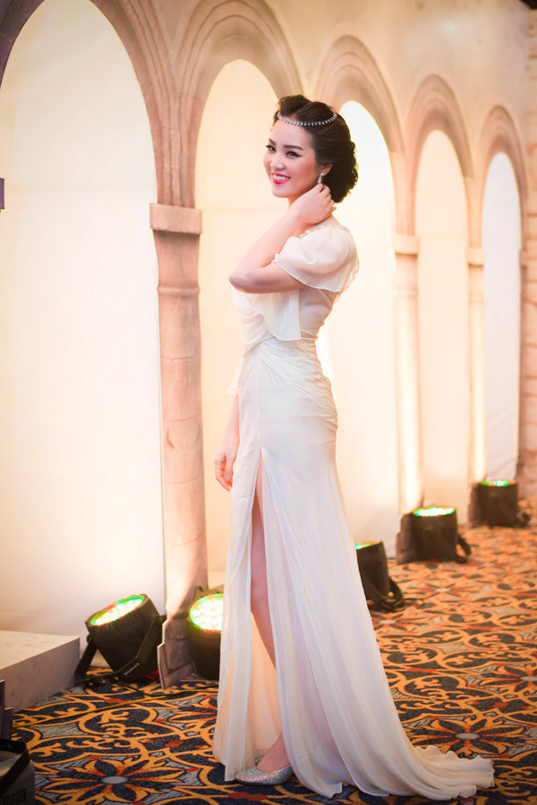 Á hậu Thụy Vân hóa 'nữ thần' Hy Lạp xinh đẹp ảnh 3