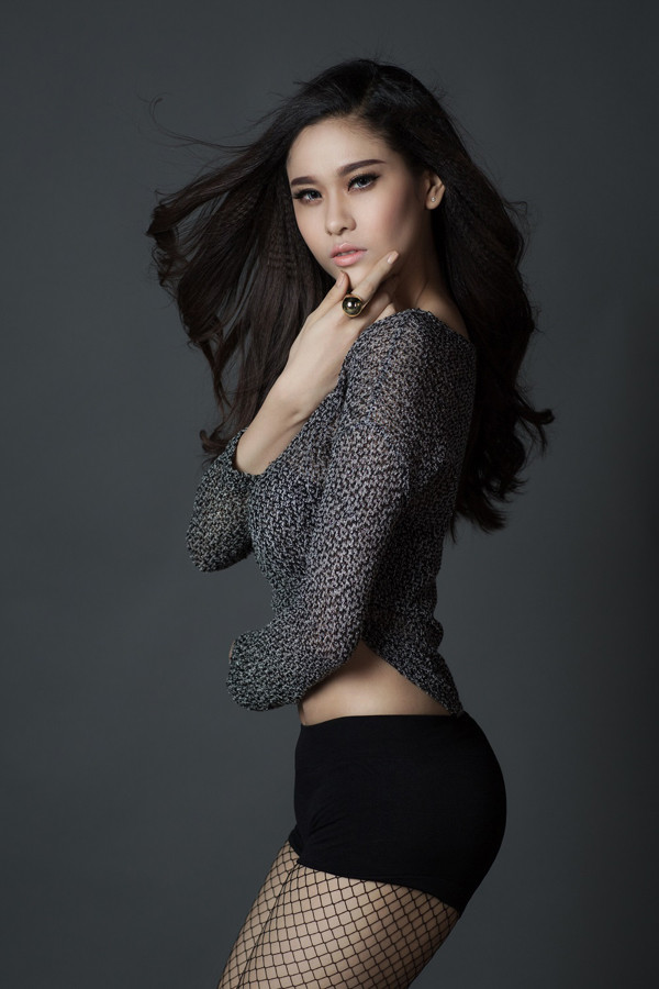 Trương Quỳnh Anh đắt show nhờ sexy 'nặng đô' hơn ảnh 1