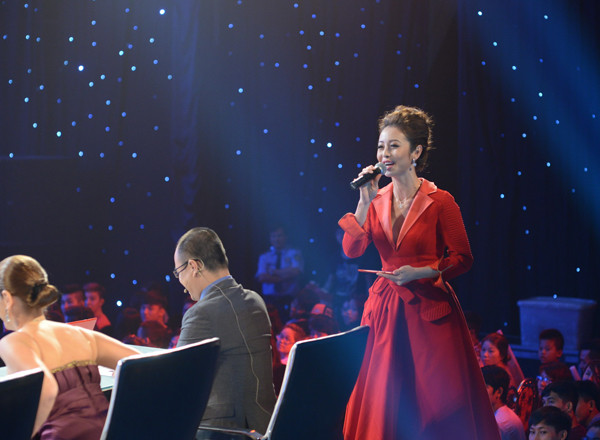 Jennifer Phạm lộng lẫy với đầm dạ hội kiểu cổ điển ảnh 10