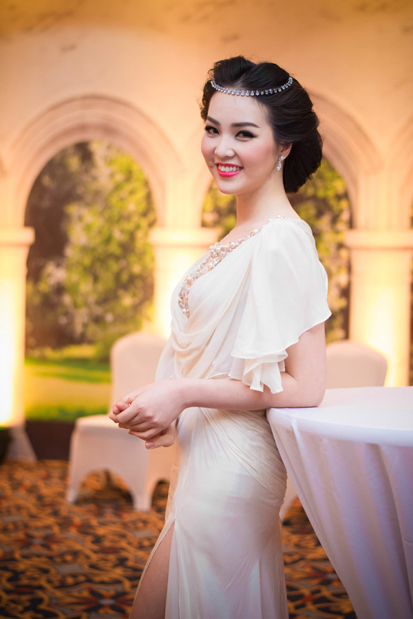 Á hậu Thụy Vân hóa 'nữ thần' Hy Lạp xinh đẹp ảnh 2